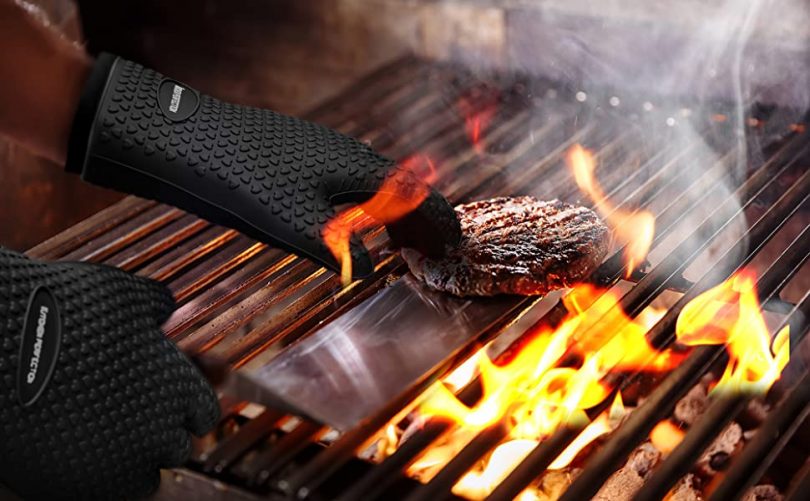 Types of Grilling Gloves and How to Choose the BEST ONE?